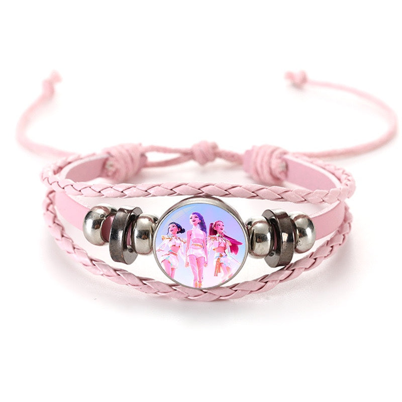 Bracelet Huntrix réglable – Cuir Rose & Médaillon Kpop Demon Hunters Édition Collector
