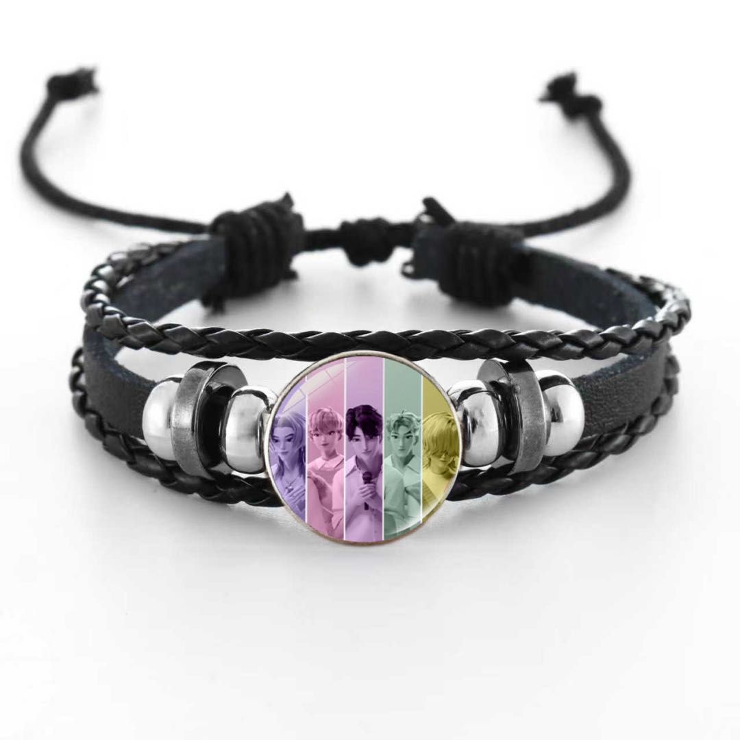 Bracelet Saja Boys réglable – Cuir Noir & Médaillon Multicolore Édition Collector
