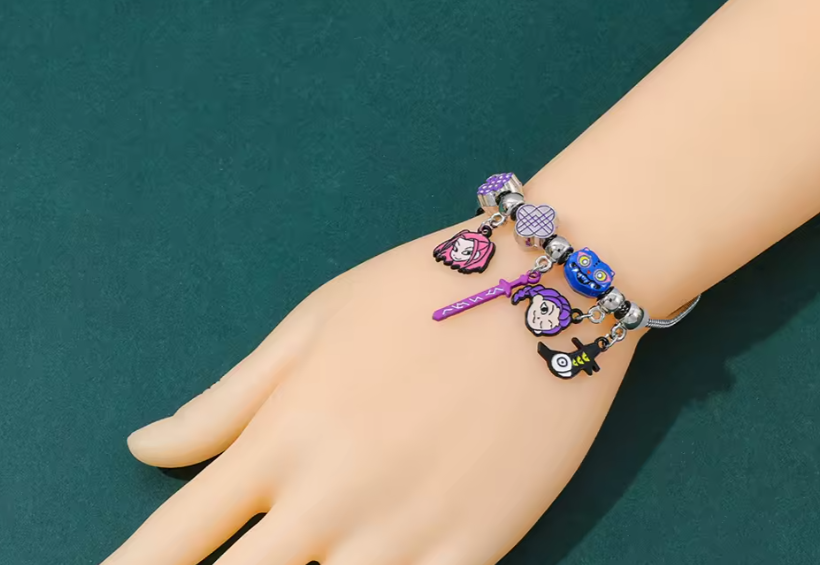 Bracelet Charms Kpop Demon Hunters – Édition Collector Argent & Violet